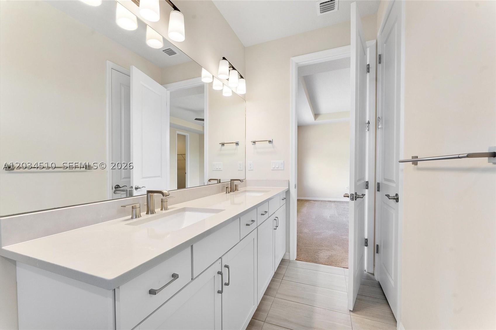 OAK TREE PROPERTY REDEVEL - Residential Lease