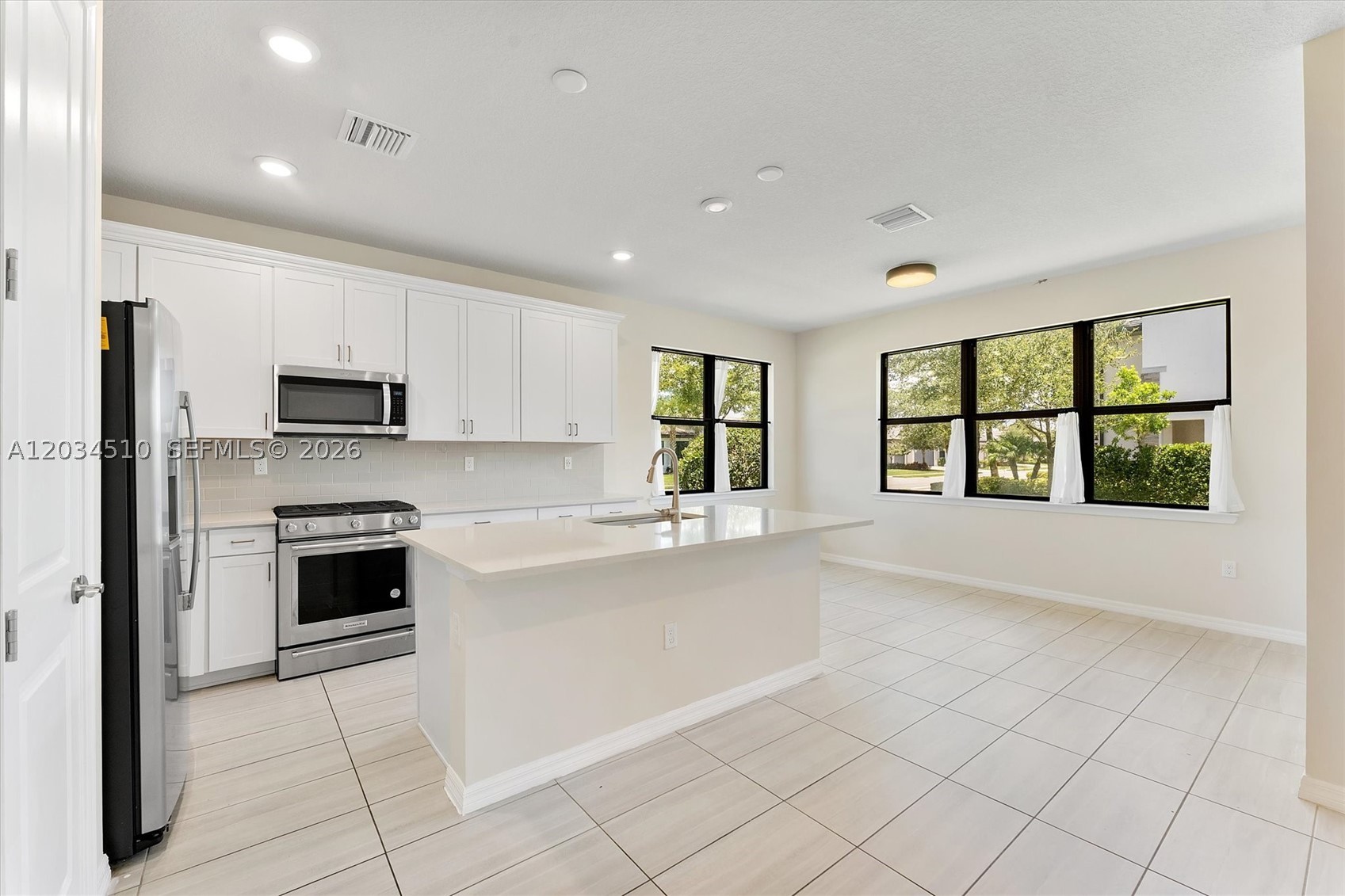 OAK TREE PROPERTY REDEVEL - Residential Lease