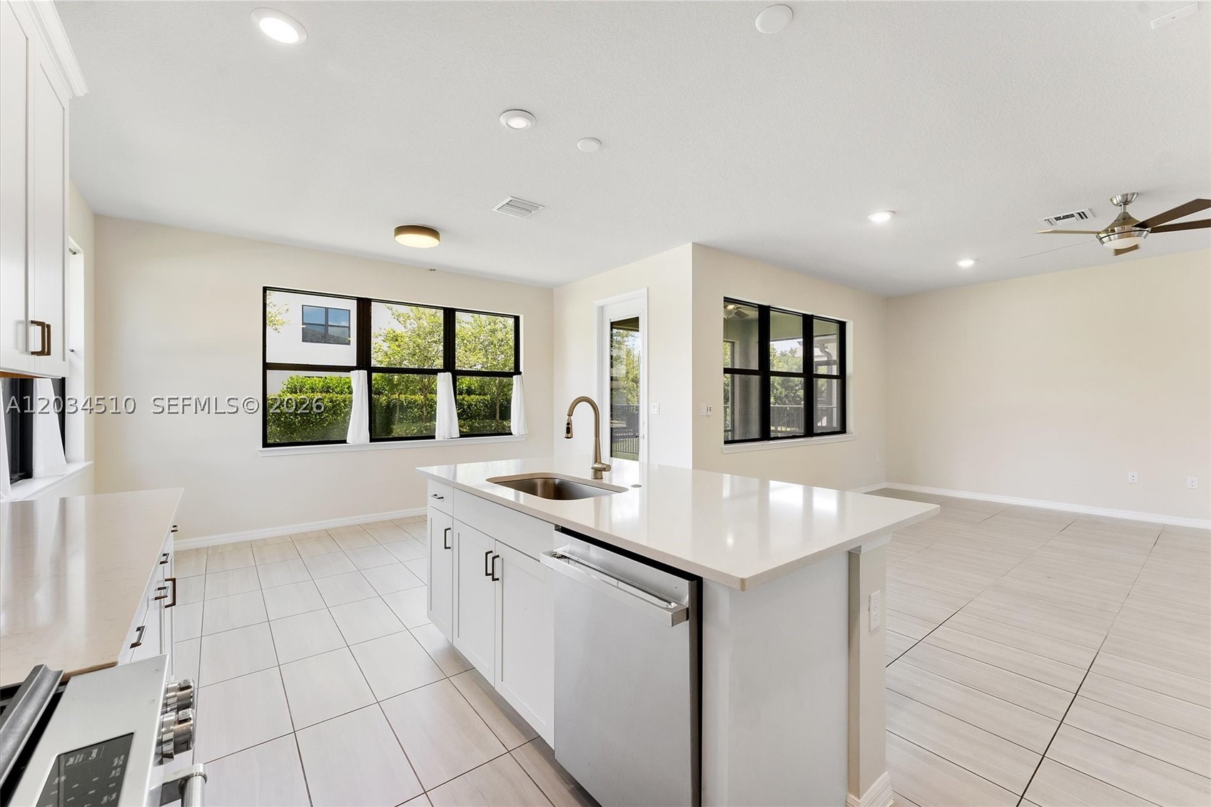 OAK TREE PROPERTY REDEVEL - Residential Lease