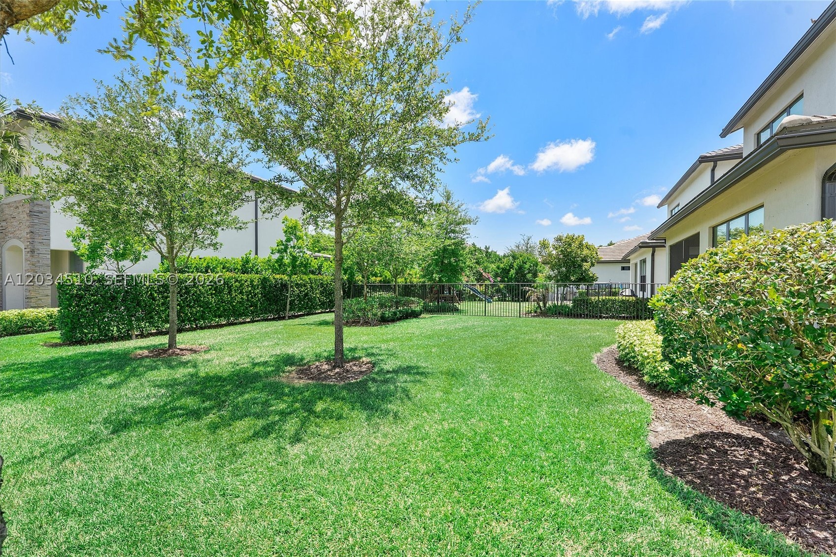 OAK TREE PROPERTY REDEVEL - Residential Lease