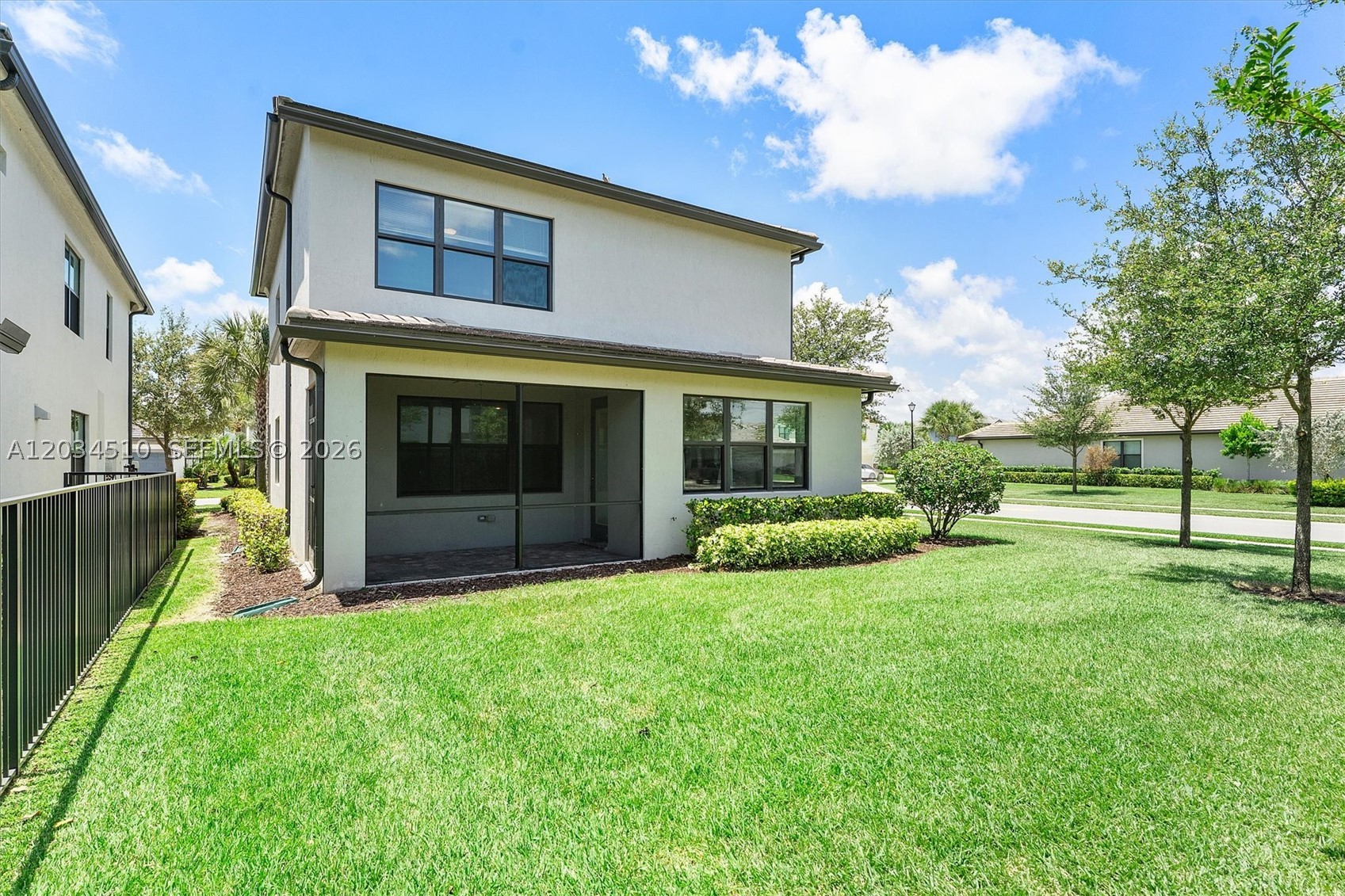 OAK TREE PROPERTY REDEVEL - Residential Lease
