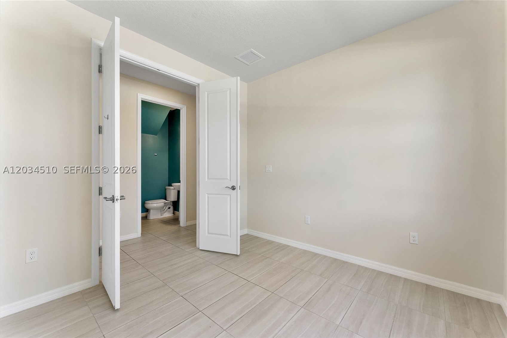 OAK TREE PROPERTY REDEVEL - Residential Lease