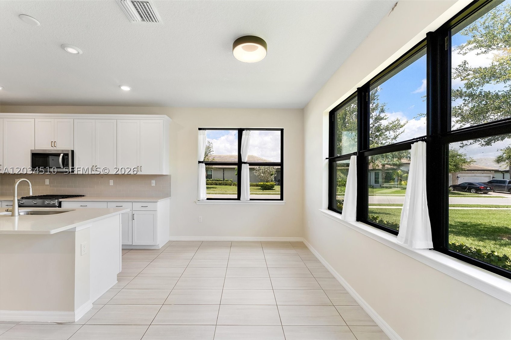 OAK TREE PROPERTY REDEVEL - Residential Lease