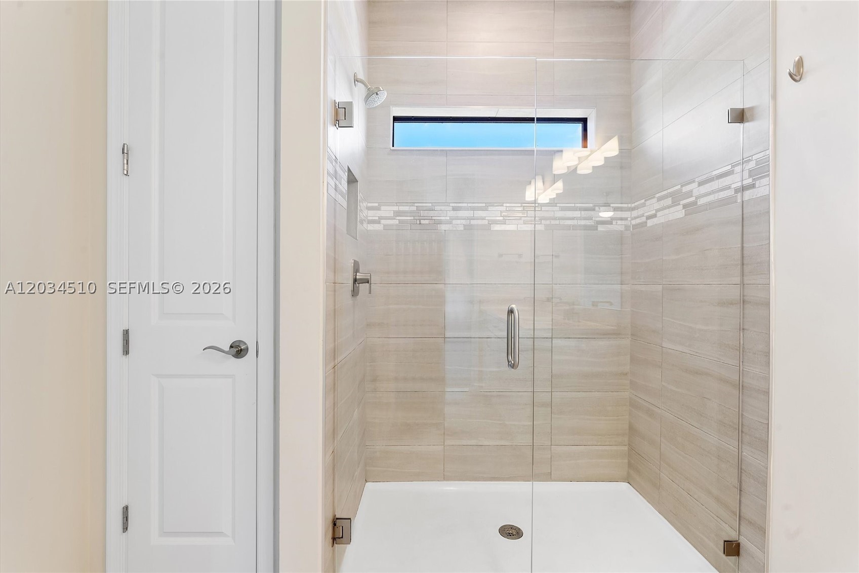 OAK TREE PROPERTY REDEVEL - Residential Lease
