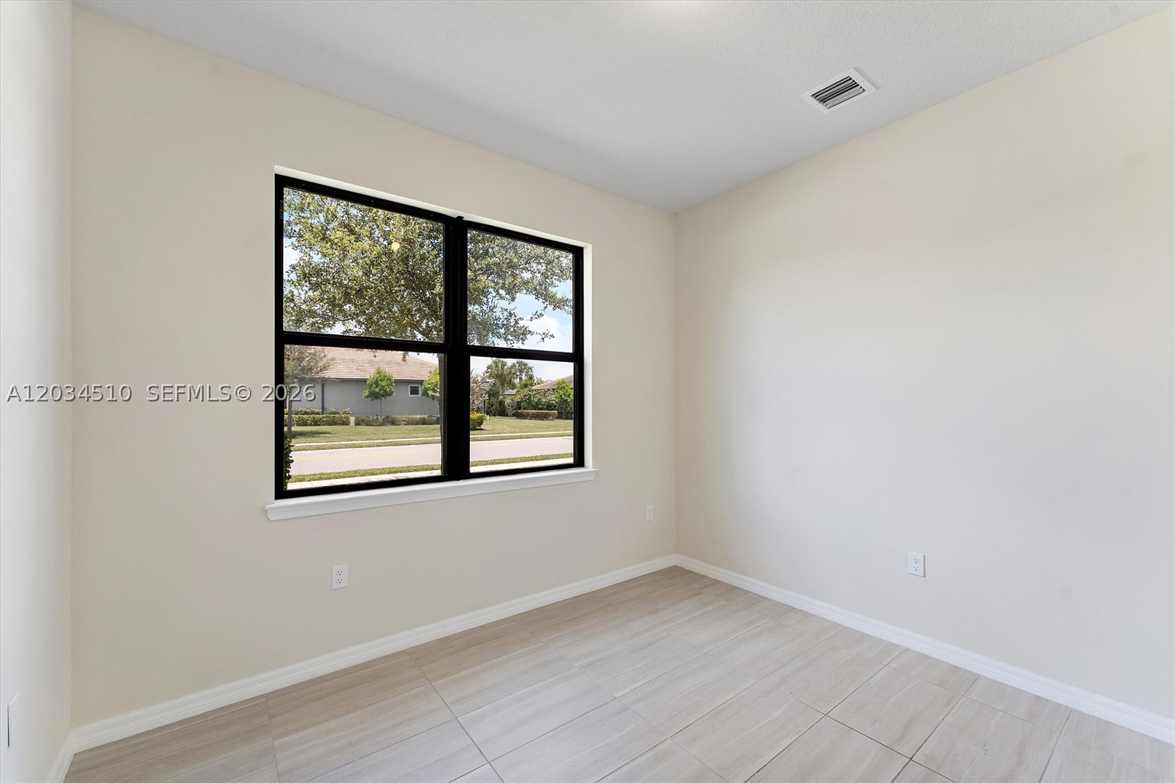 OAK TREE PROPERTY REDEVEL - Residential Lease