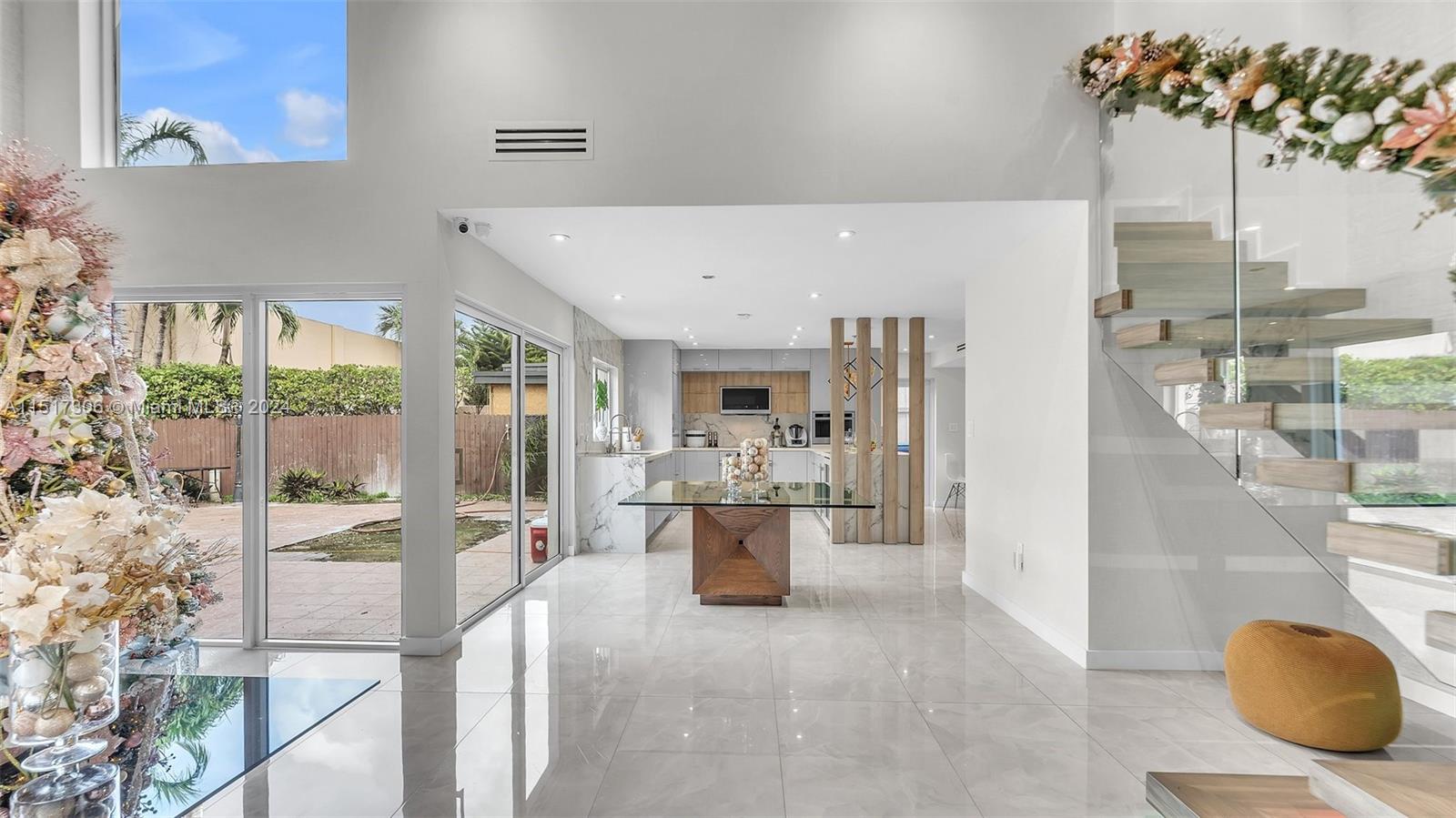 FONTAINEBLEAU PARK WEST V - Residential