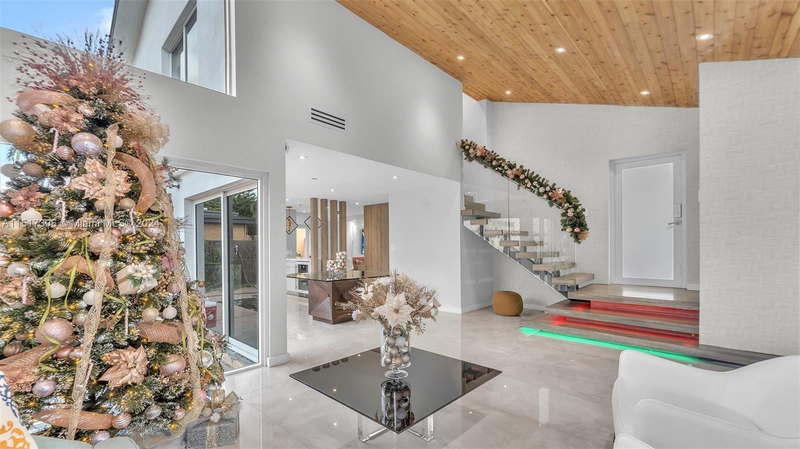 FONTAINEBLEAU PARK WEST V - Residential