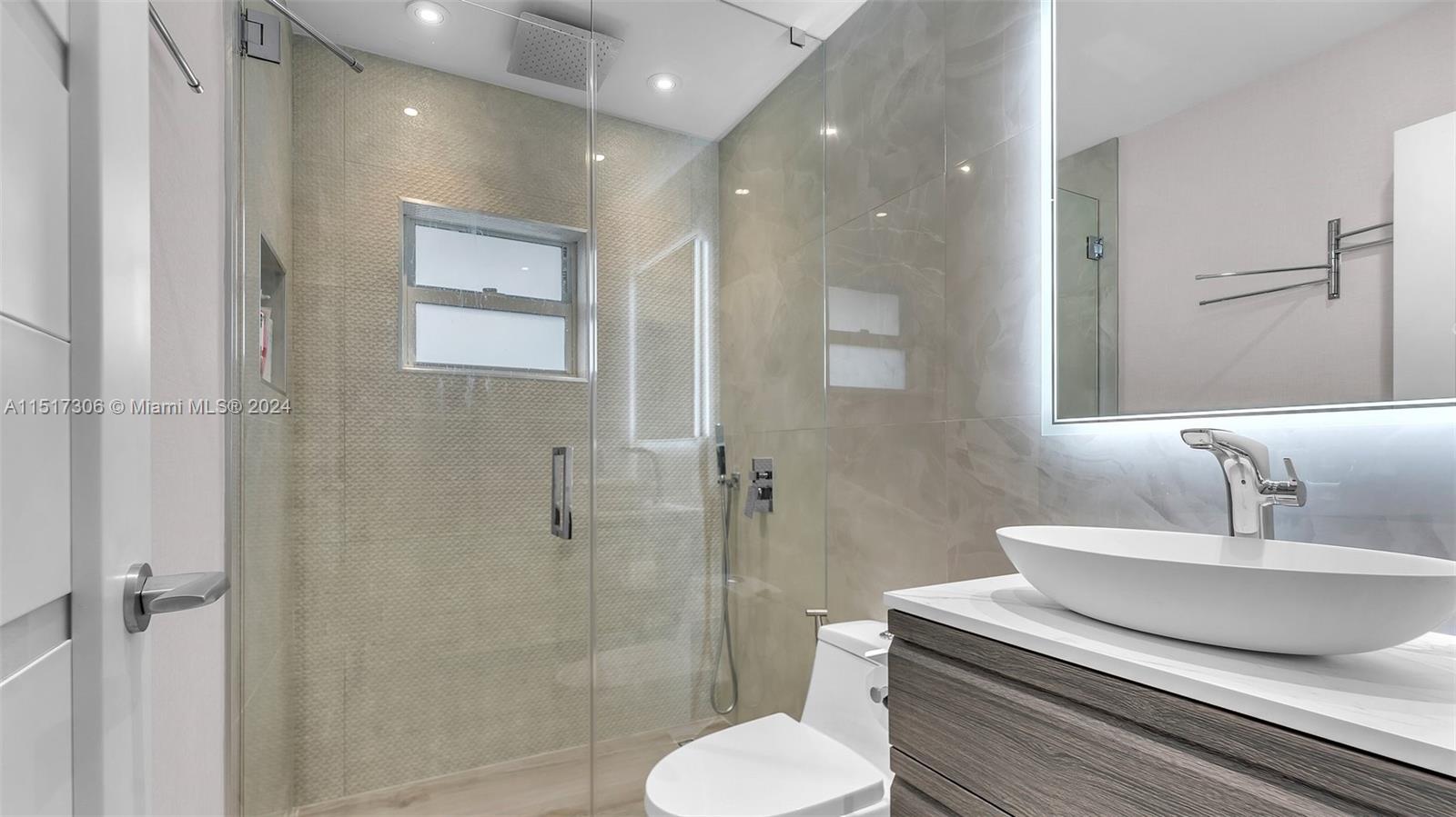 FONTAINEBLEAU PARK WEST V - Residential