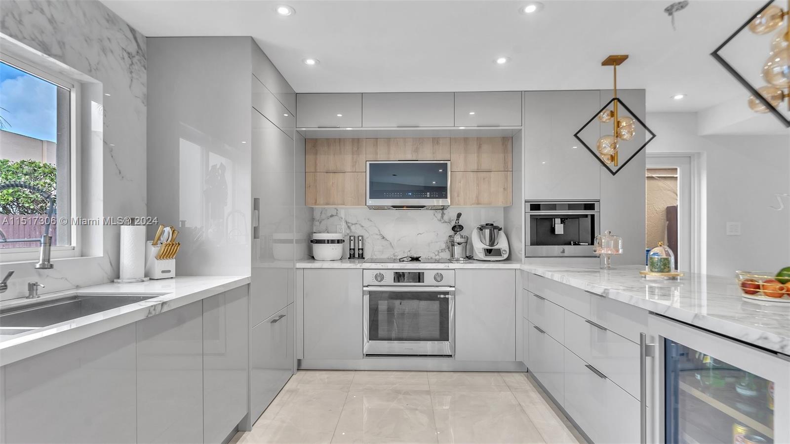FONTAINEBLEAU PARK WEST V - Residential