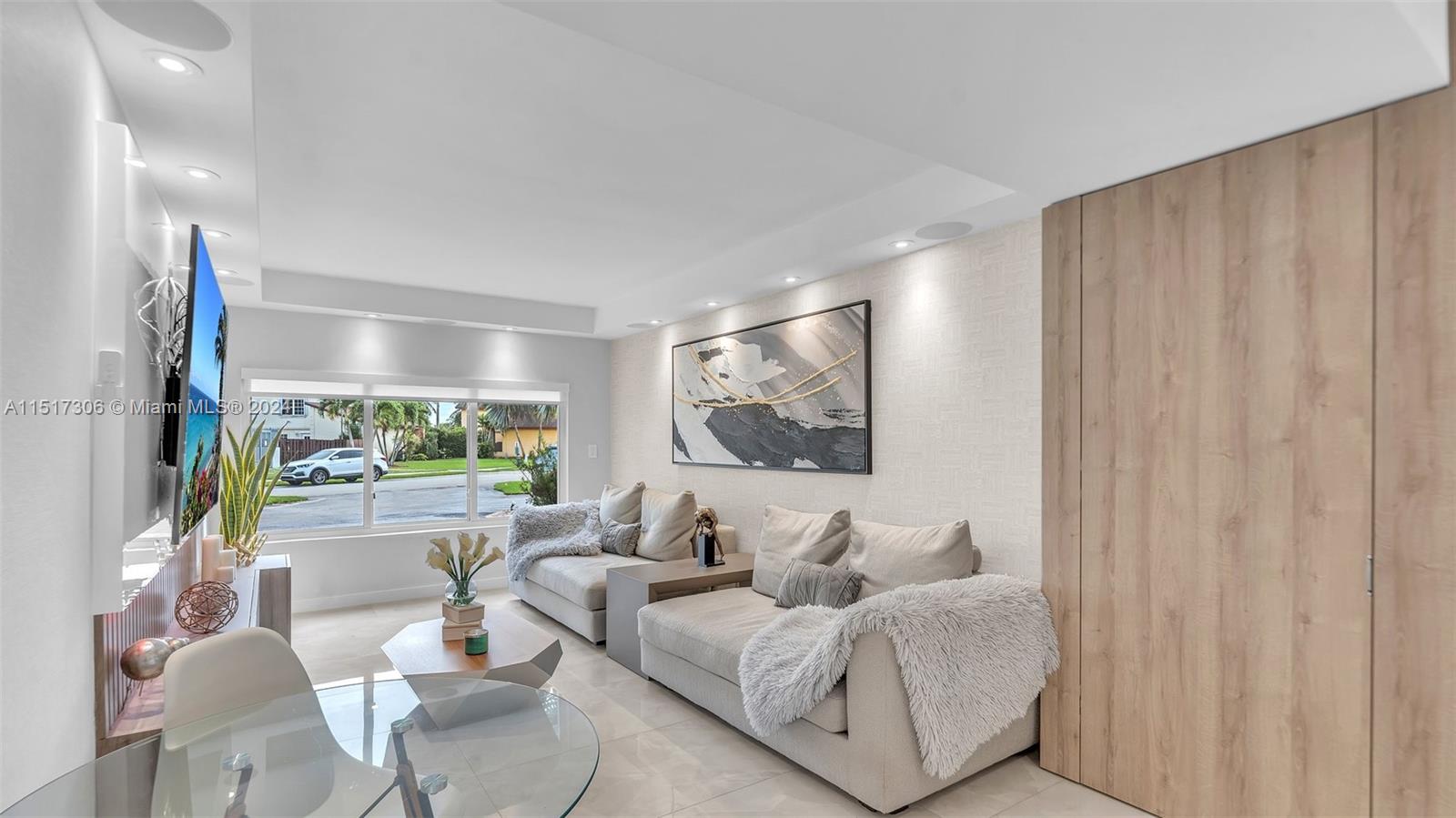 FONTAINEBLEAU PARK WEST V - Residential