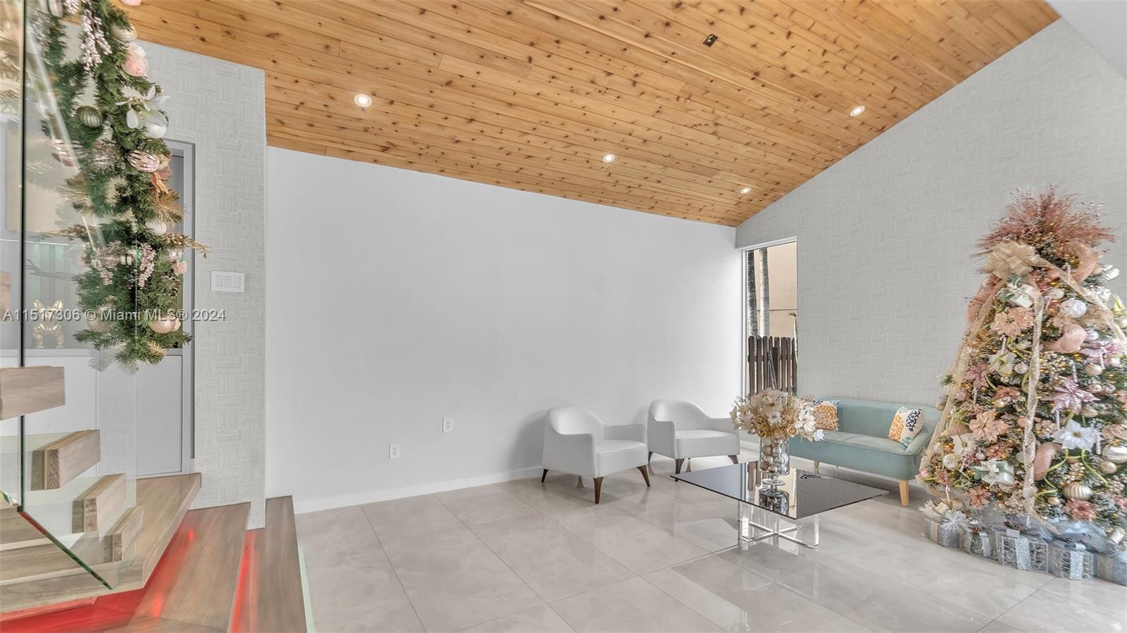 FONTAINEBLEAU PARK WEST V - Residential