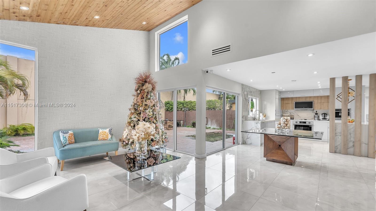 FONTAINEBLEAU PARK WEST V - Residential