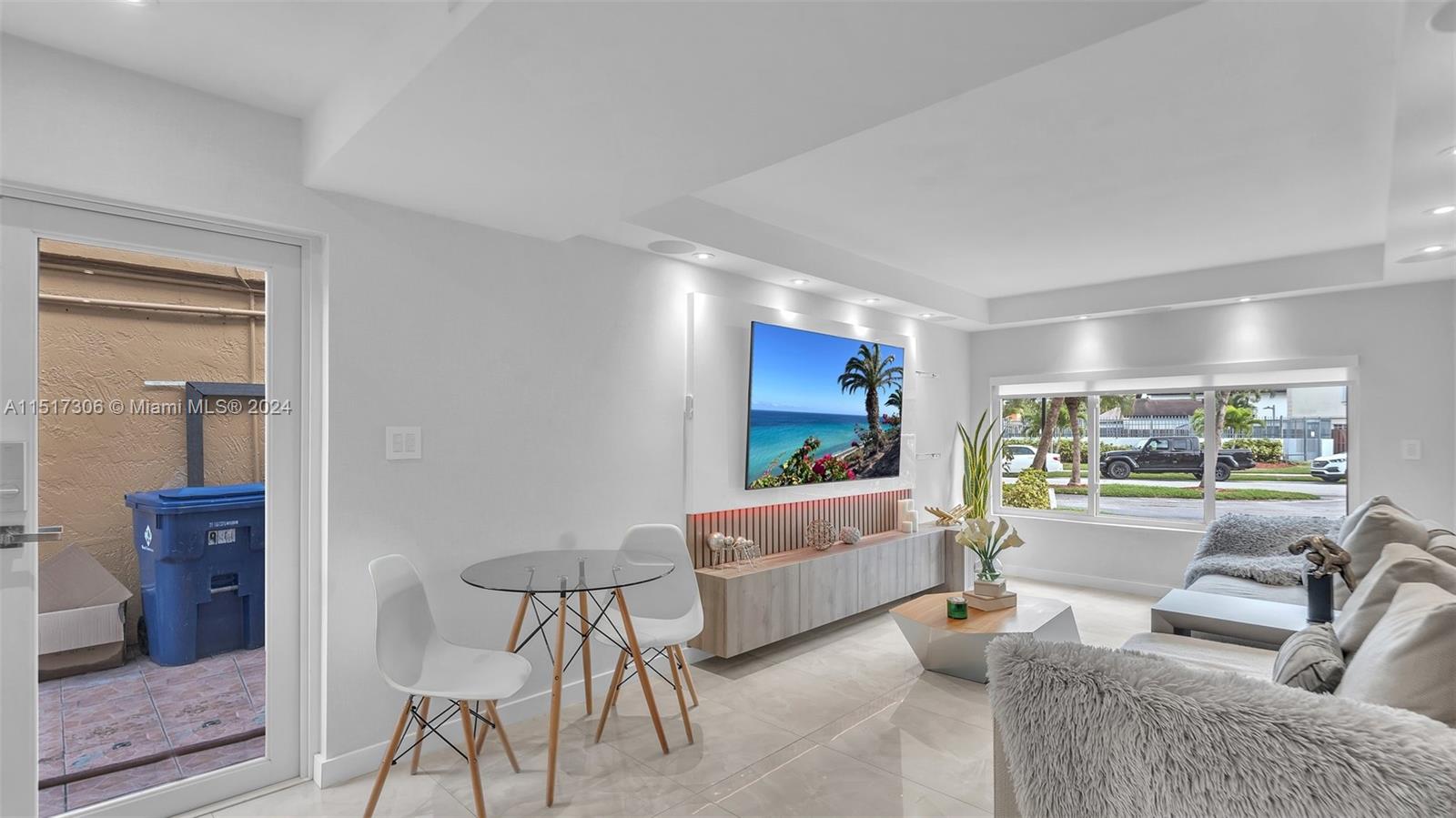 FONTAINEBLEAU PARK WEST V - Residential