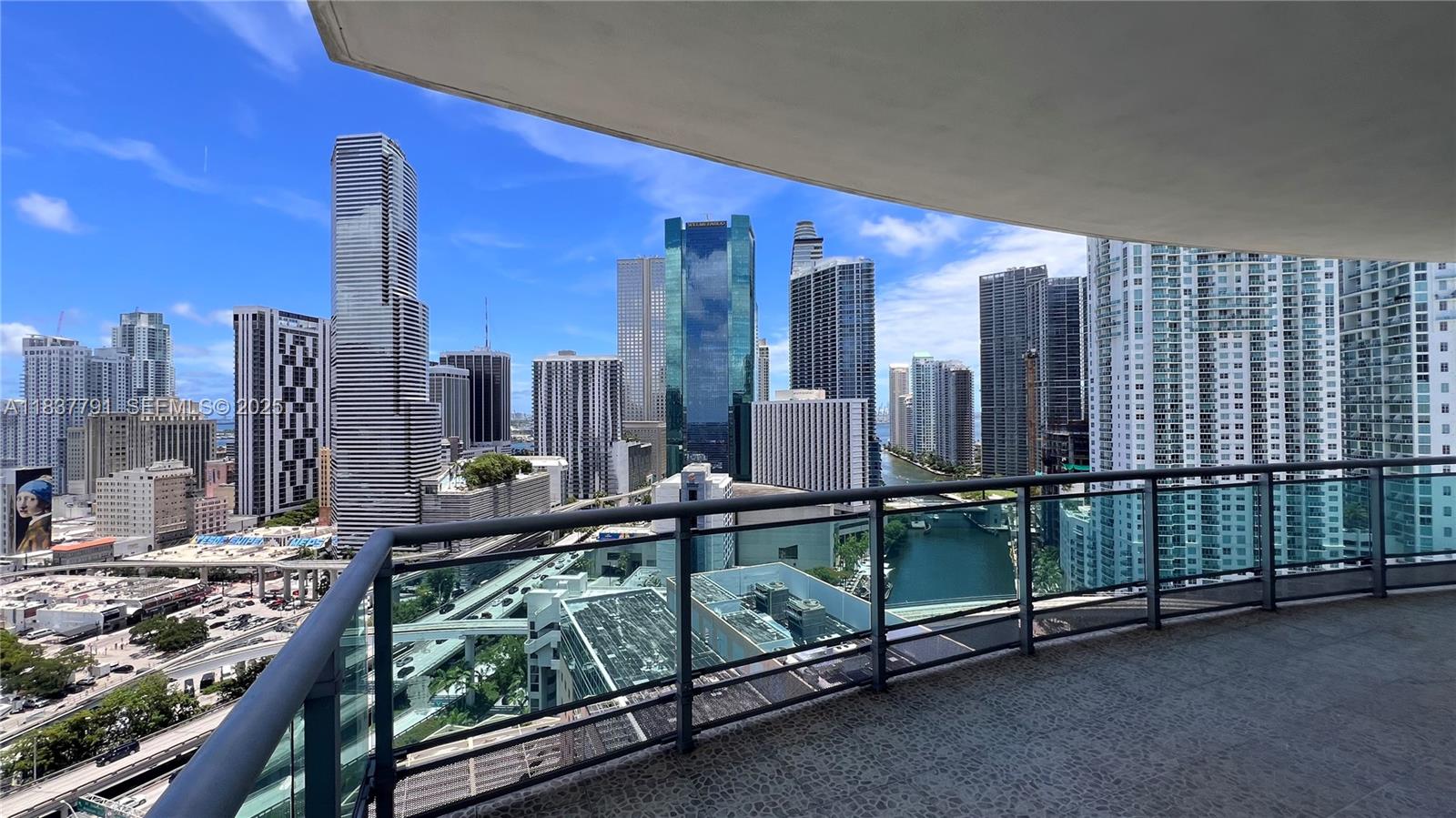 WIND CONDO - Residential