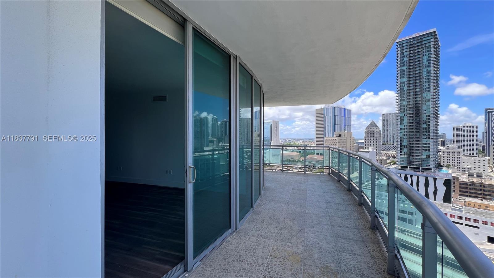 WIND CONDO - Residential