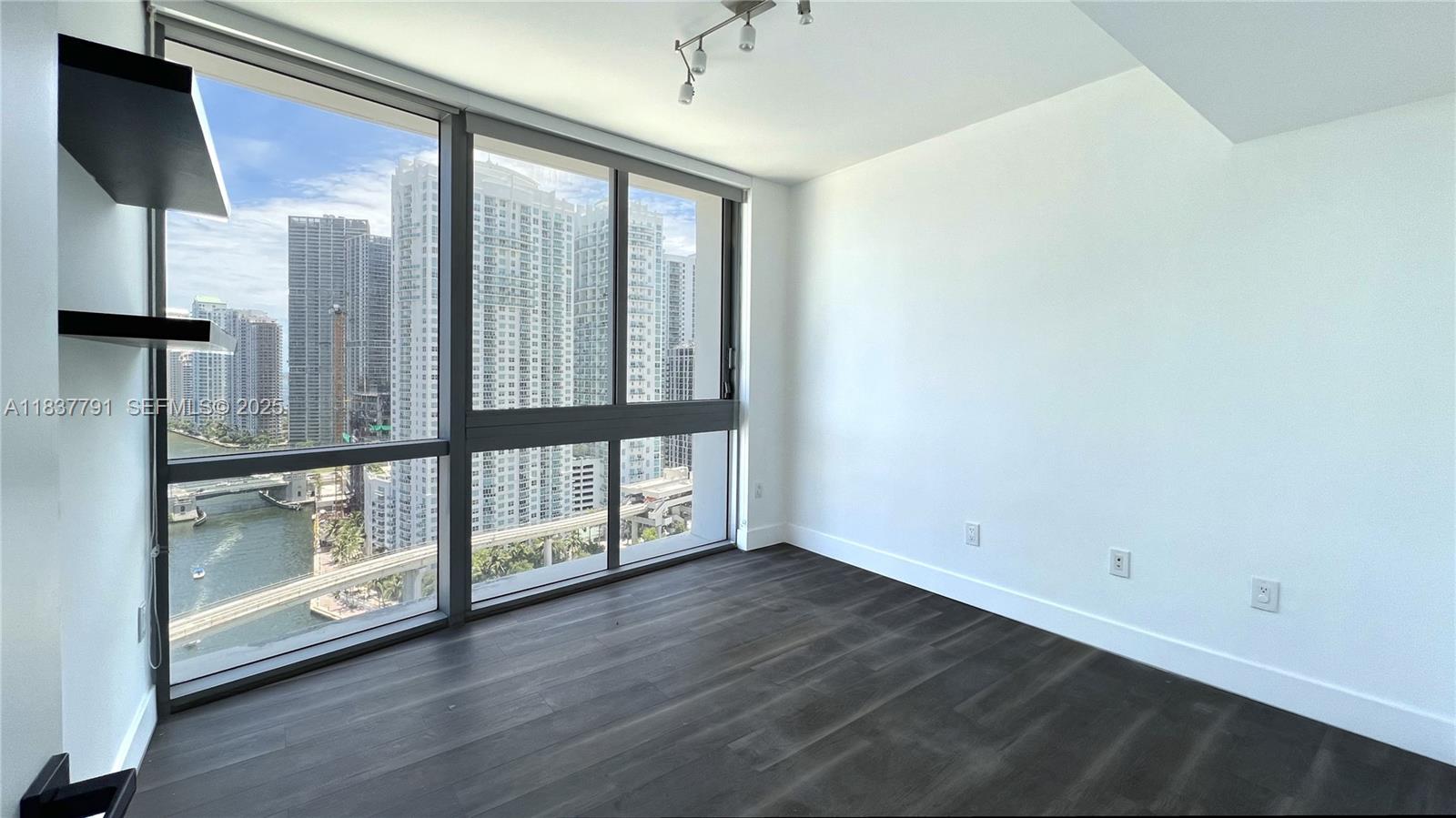 WIND CONDO - Residential