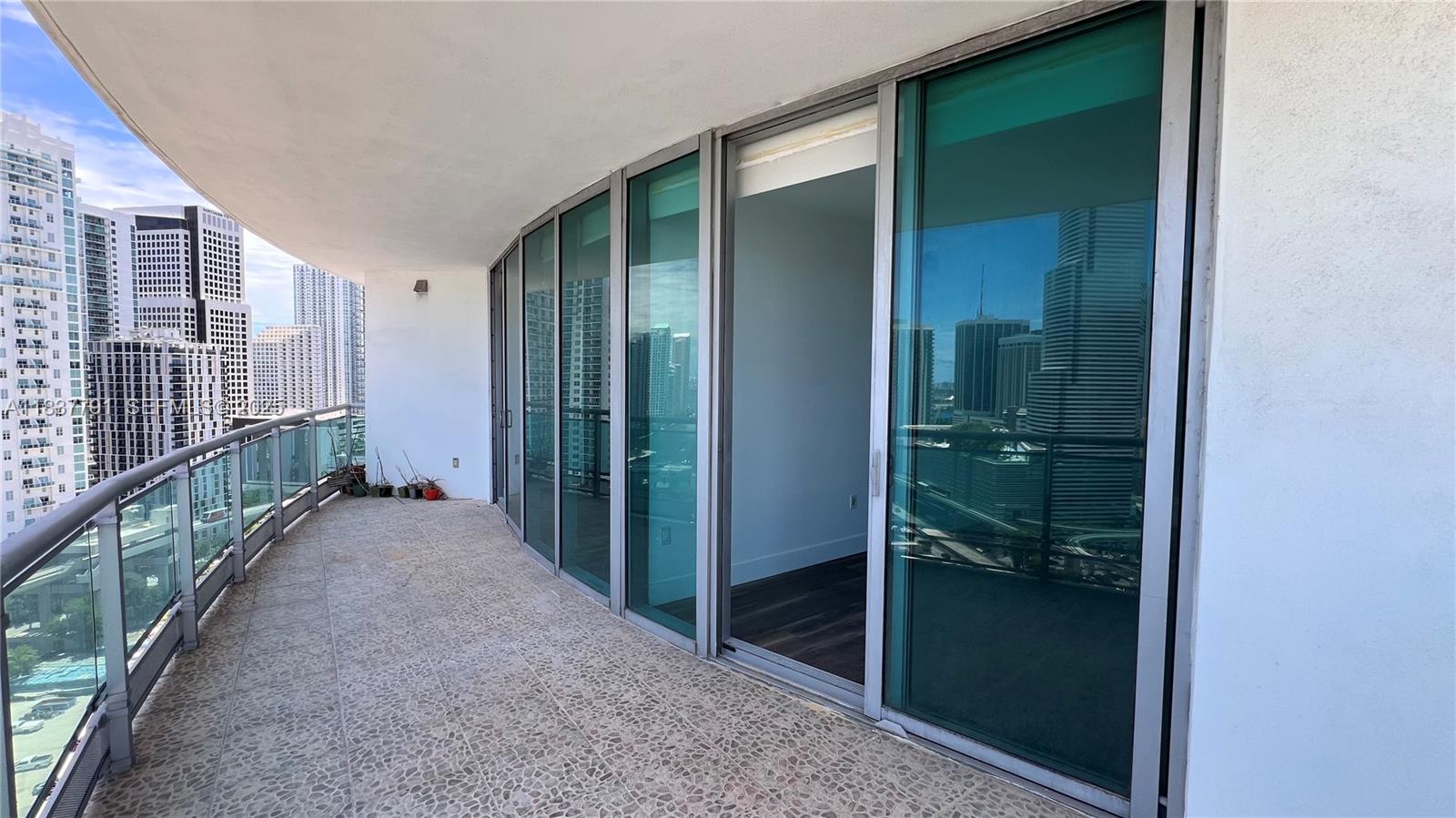 WIND CONDO - Residential