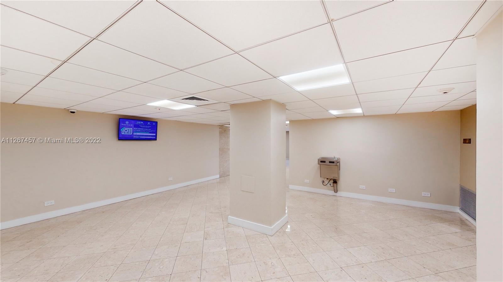 WINSTON TOWERS 400 CONDO - Residential