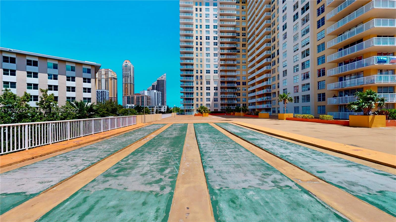 WINSTON TOWERS 400 CONDO - Residential