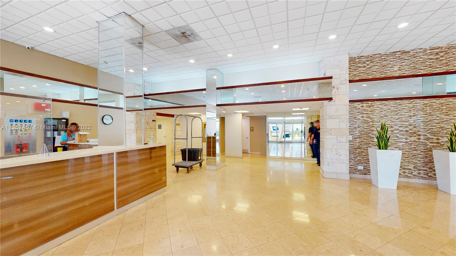 WINSTON TOWERS 400 CONDO - Residential