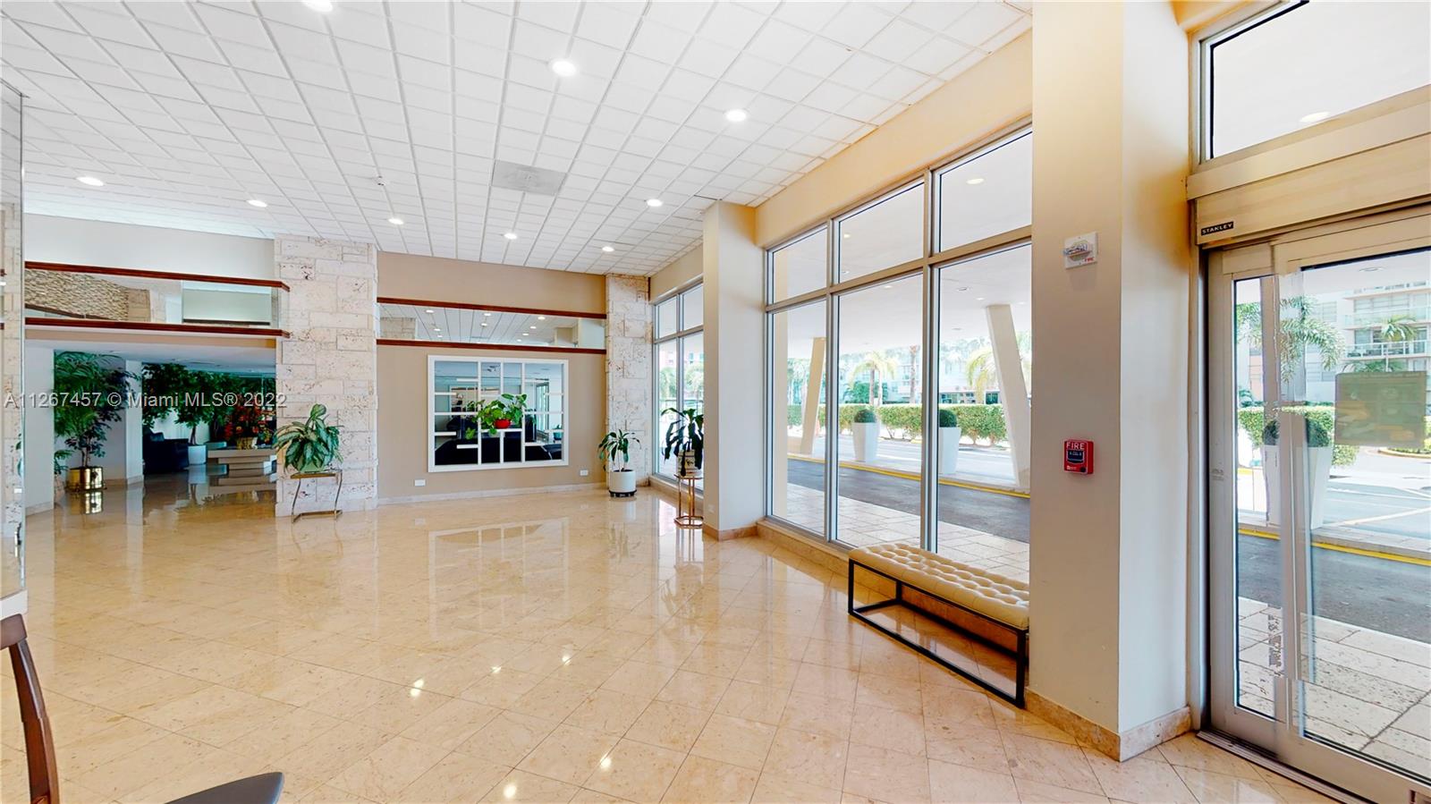 WINSTON TOWERS 400 CONDO - Residential