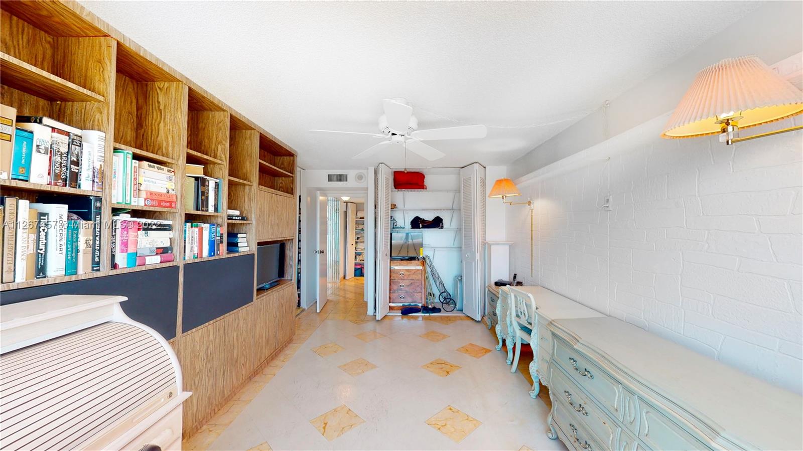 WINSTON TOWERS 400 CONDO - Residential