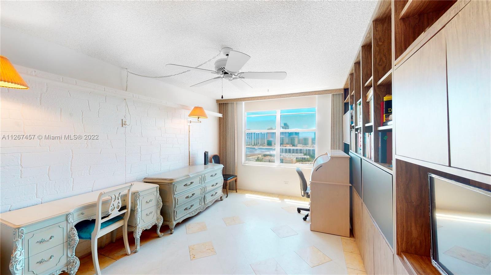 WINSTON TOWERS 400 CONDO - Residential