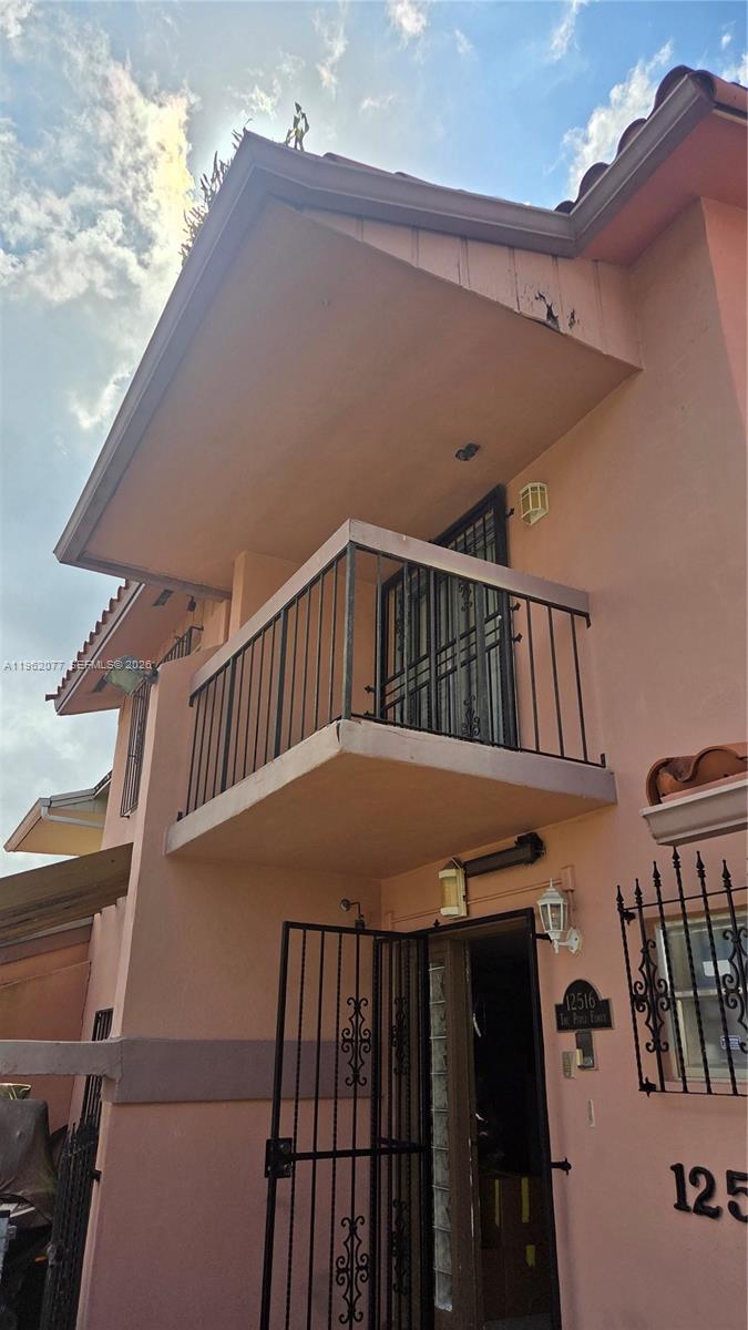 INTL LAKE VILLAS CONDO #4 - Residential