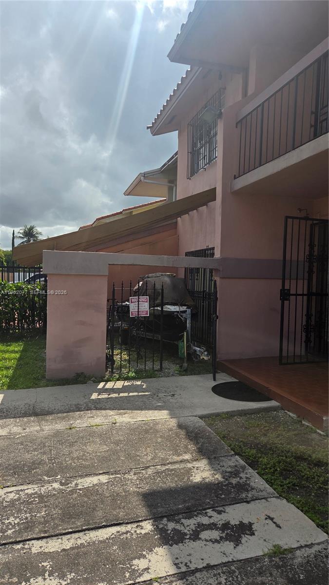 INTL LAKE VILLAS CONDO #4 - Residential