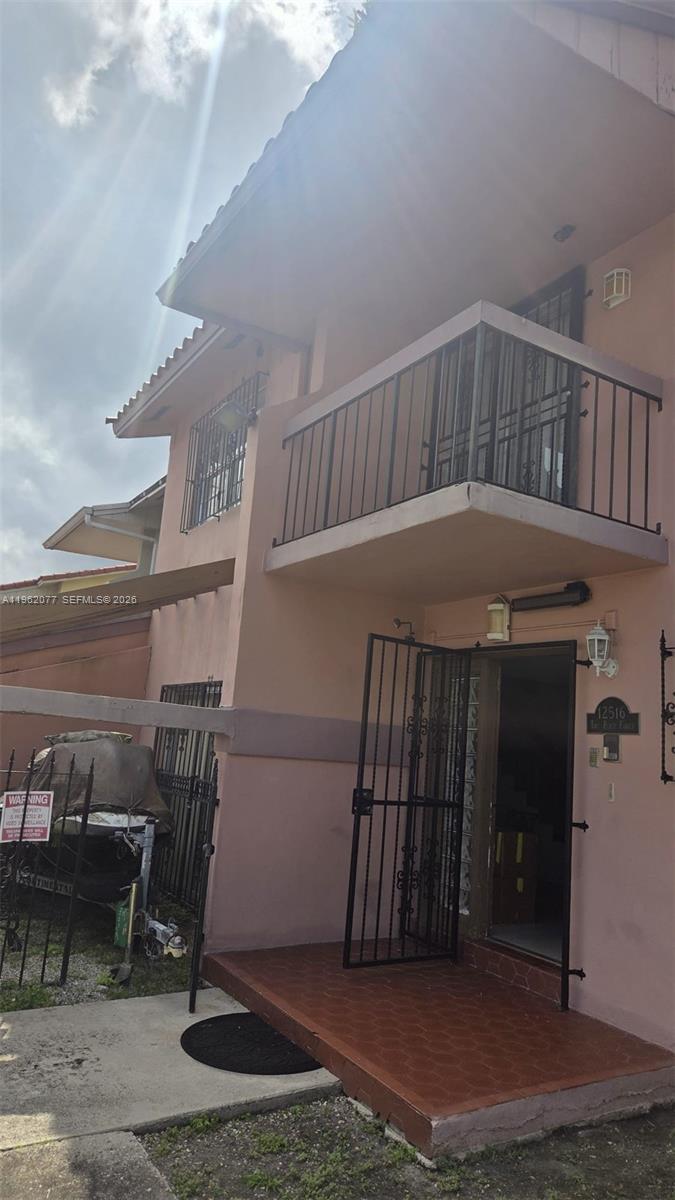 INTL LAKE VILLAS CONDO #4 - Residential