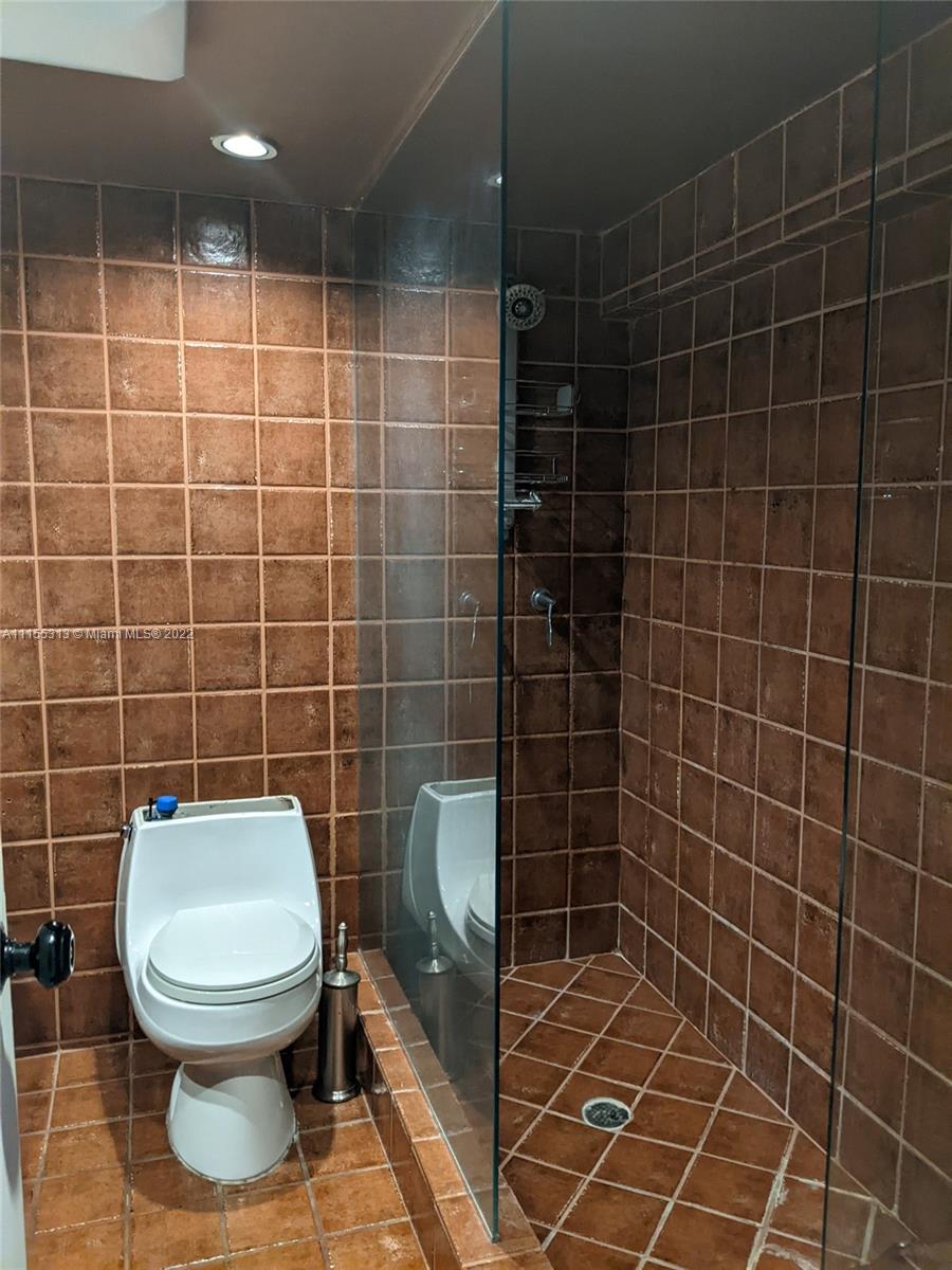 VENETIA CONDO - Residential Lease