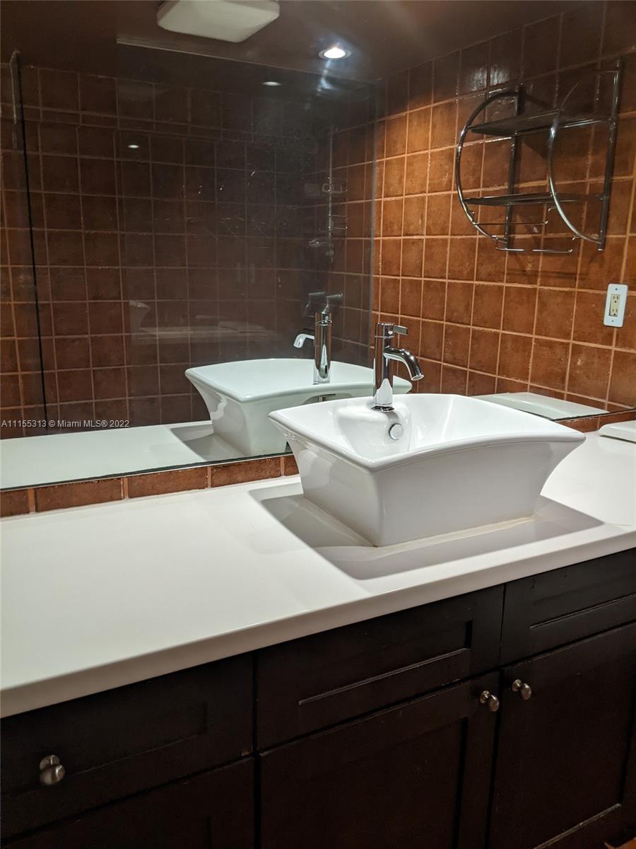 VENETIA CONDO - Residential Lease