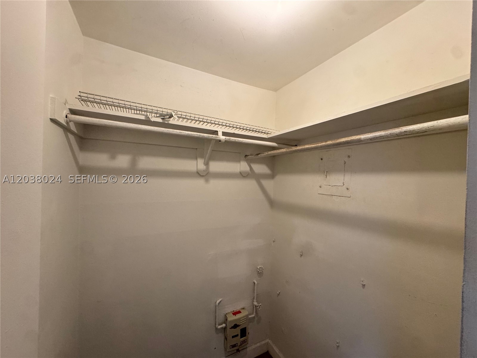 COURTS AT OAKLAND PARK - Residential Lease
