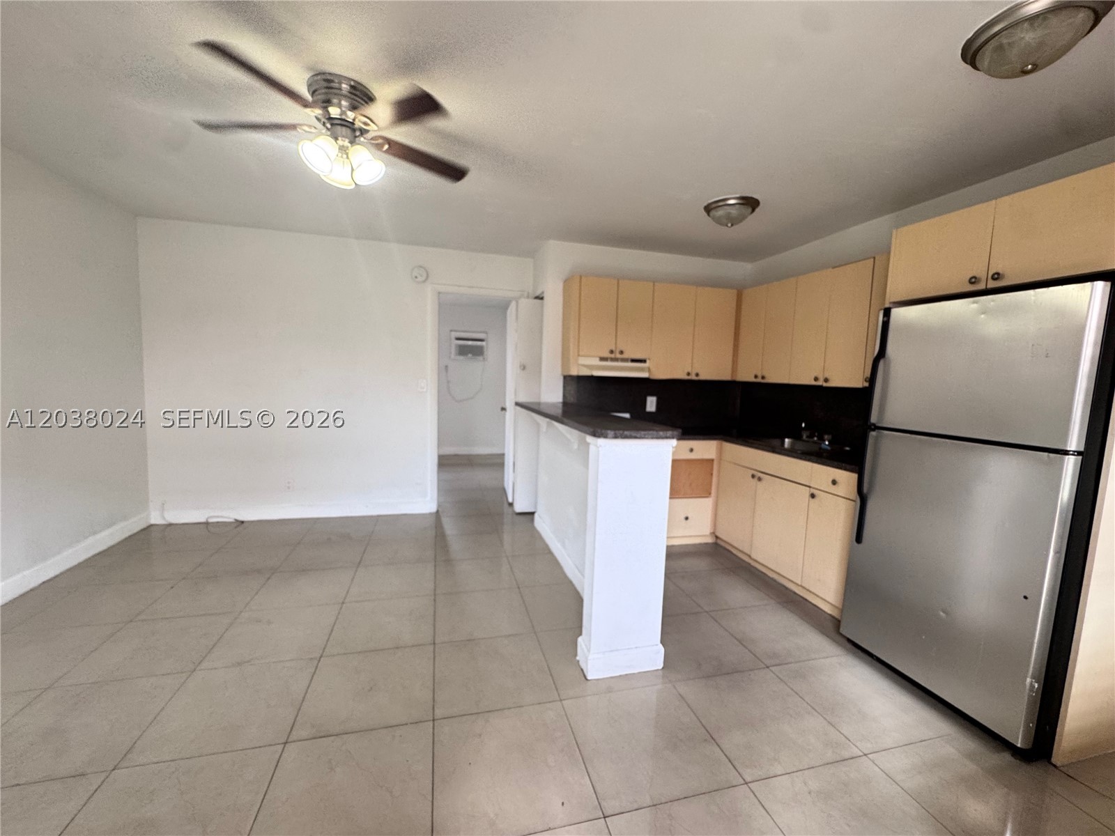 This lovely unit is a one-bed and one-bath located in Oakland Park. Tile floors throughout. Great kitchen with appliances, wood cabinets. Freshly painted and clean. Conveniently located near the beach, Major roads and highways, including I-95, as well as dining and entertainment options. If a pet is approved, a non-refundable deposit of $300 will be required. Dogs can weigh up to 20 pounds; landlords don’t accept dogs weighing over that. Before moving in, the landlord requires mandatory renter insurance, the first month, and two security deposits.