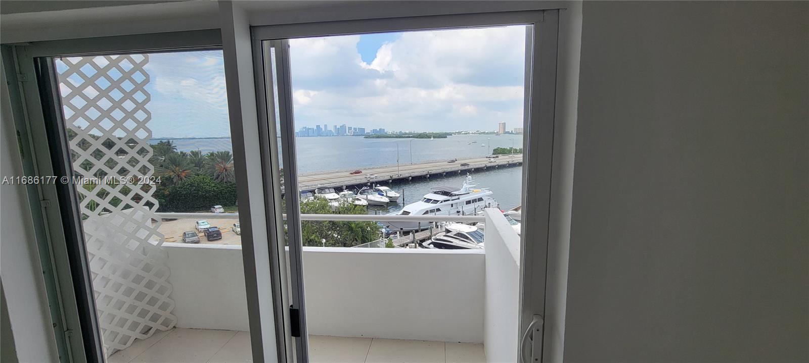 BAYSHORE YACHT & TENNIS C - Residential