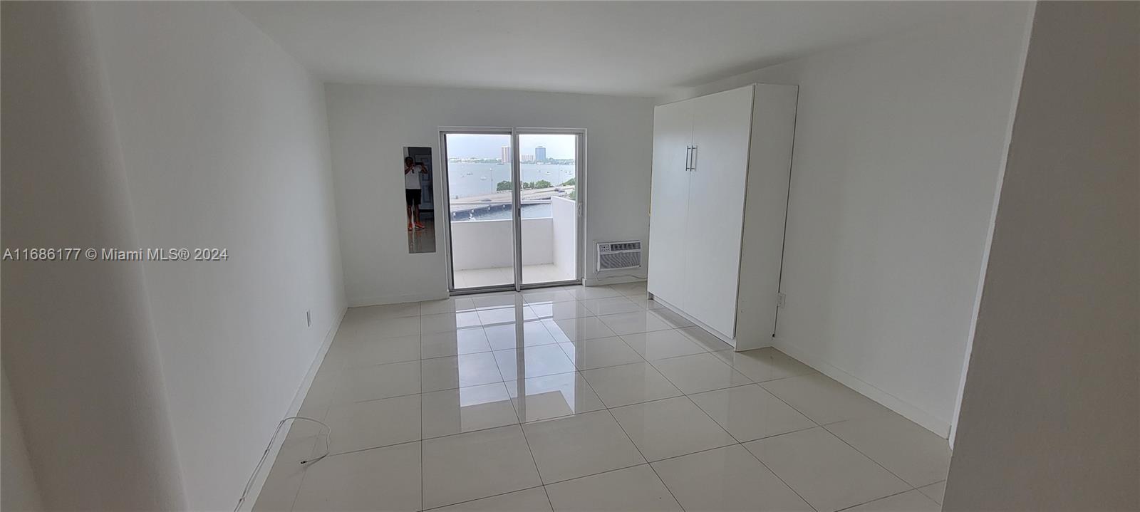 BAYSHORE YACHT & TENNIS C - Residential