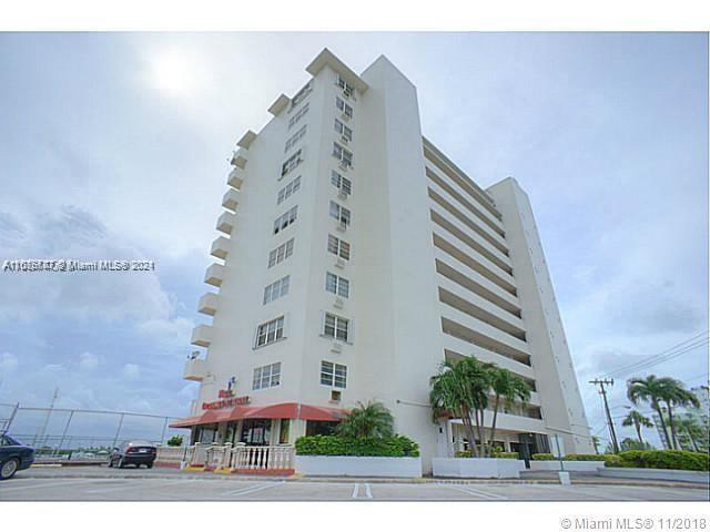 BAYSHORE YACHT & TENNIS C - Residential