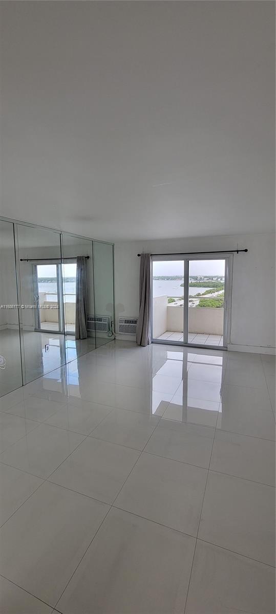 BAYSHORE YACHT & TENNIS C - Residential