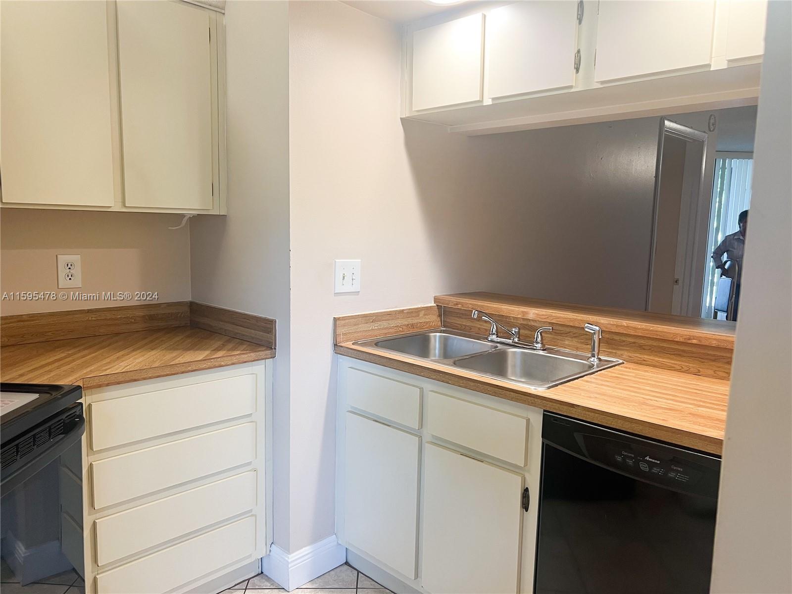 PLANTATION RACQUET CLUB - Residential Lease