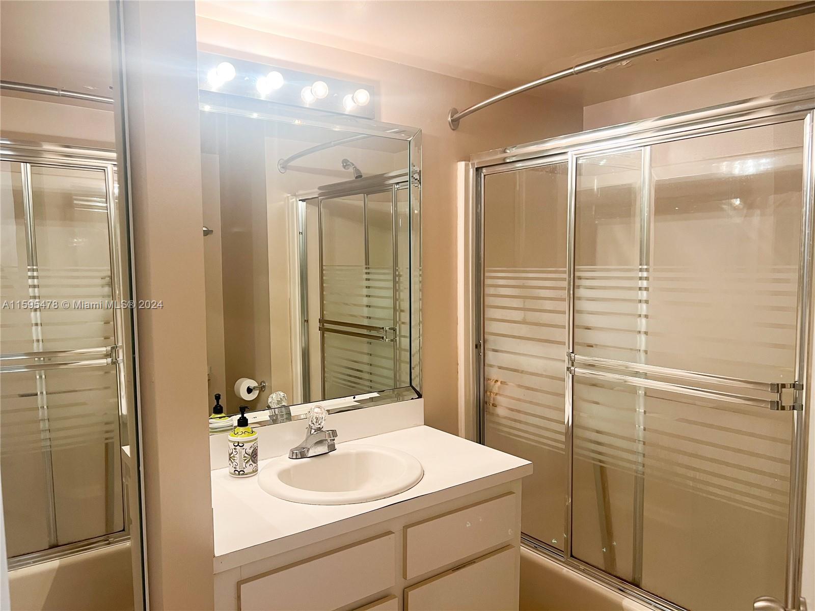 PLANTATION RACQUET CLUB - Residential Lease