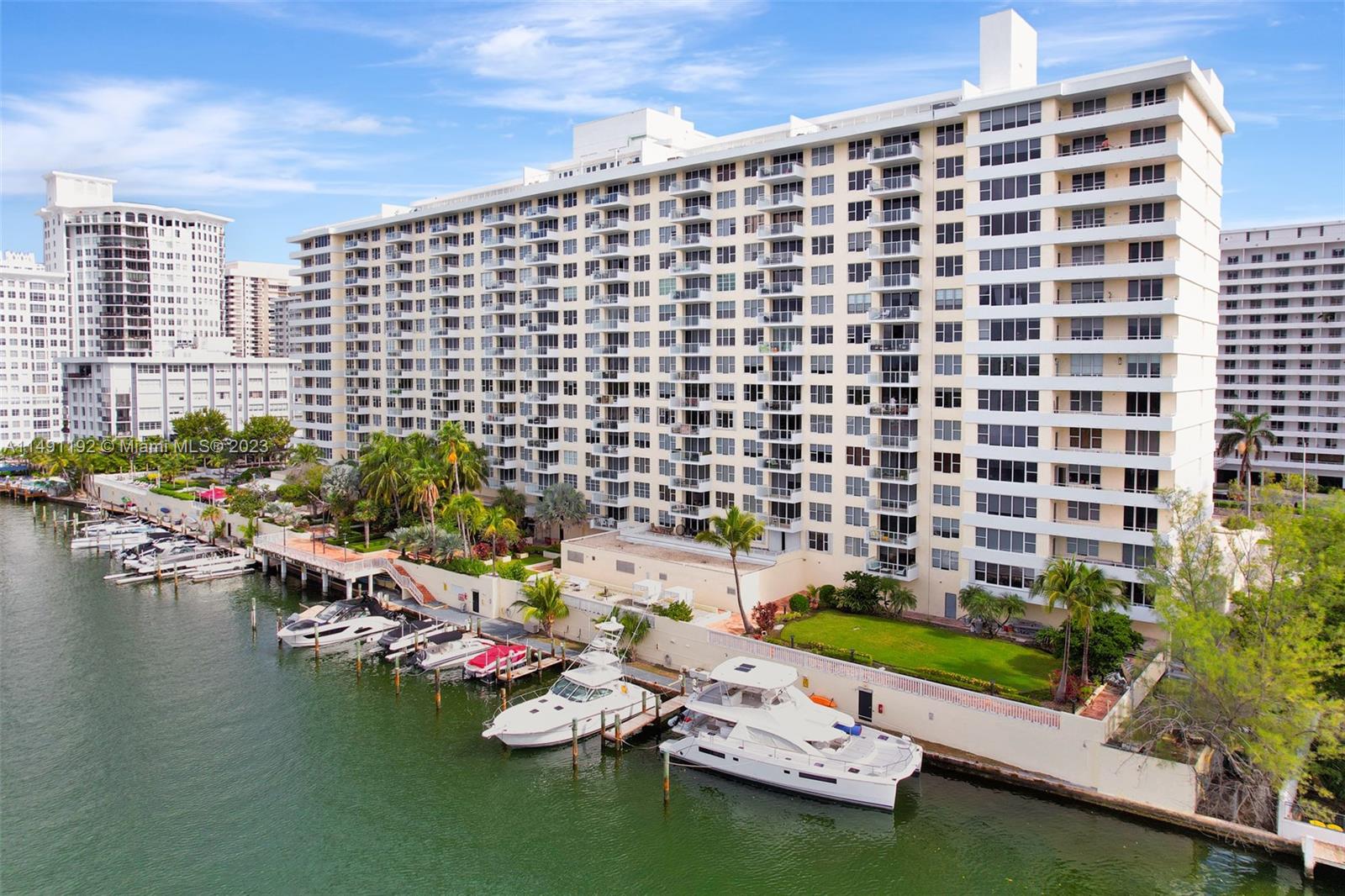 5600 CONDO - Residential