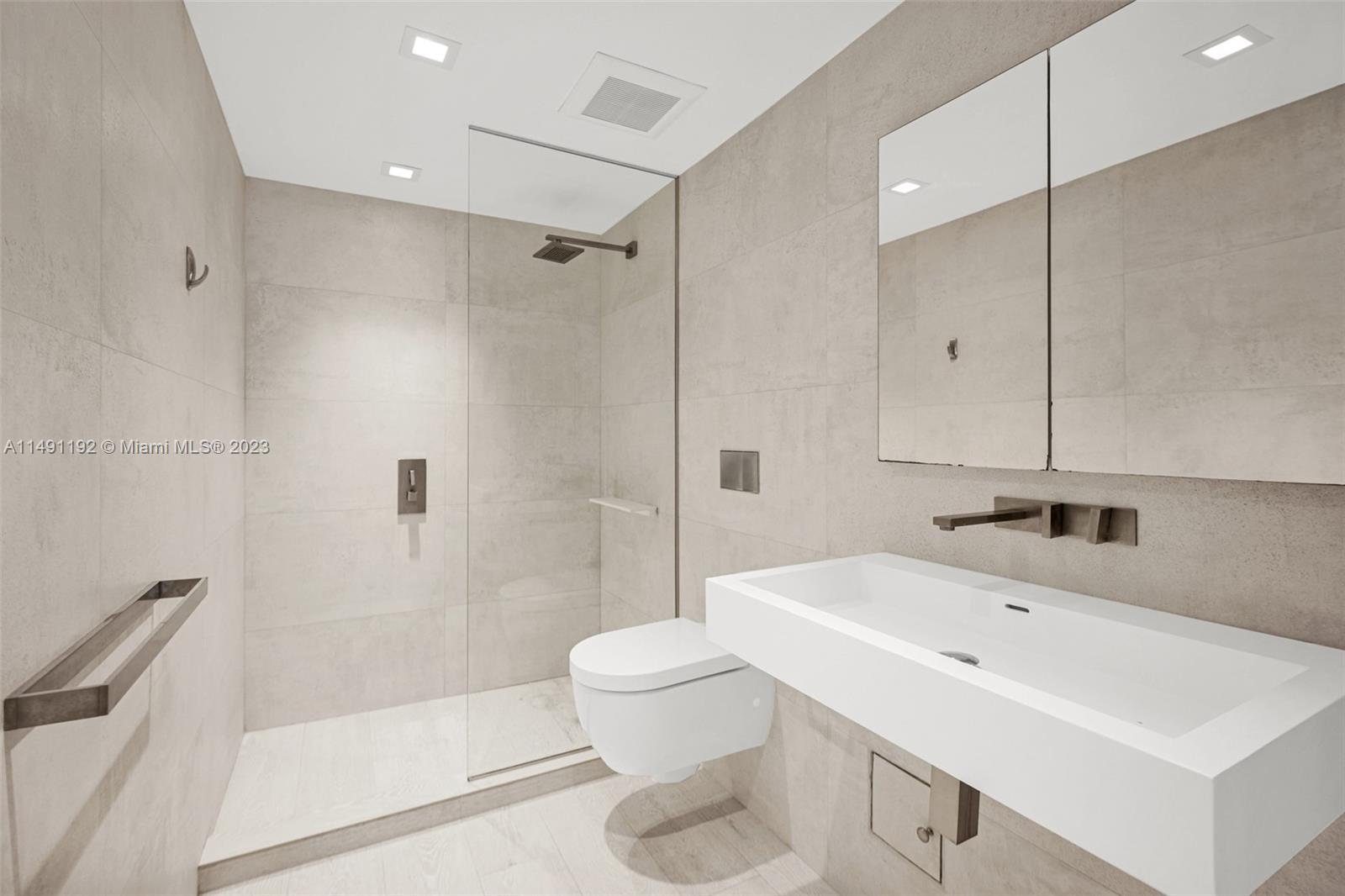 5600 CONDO - Residential