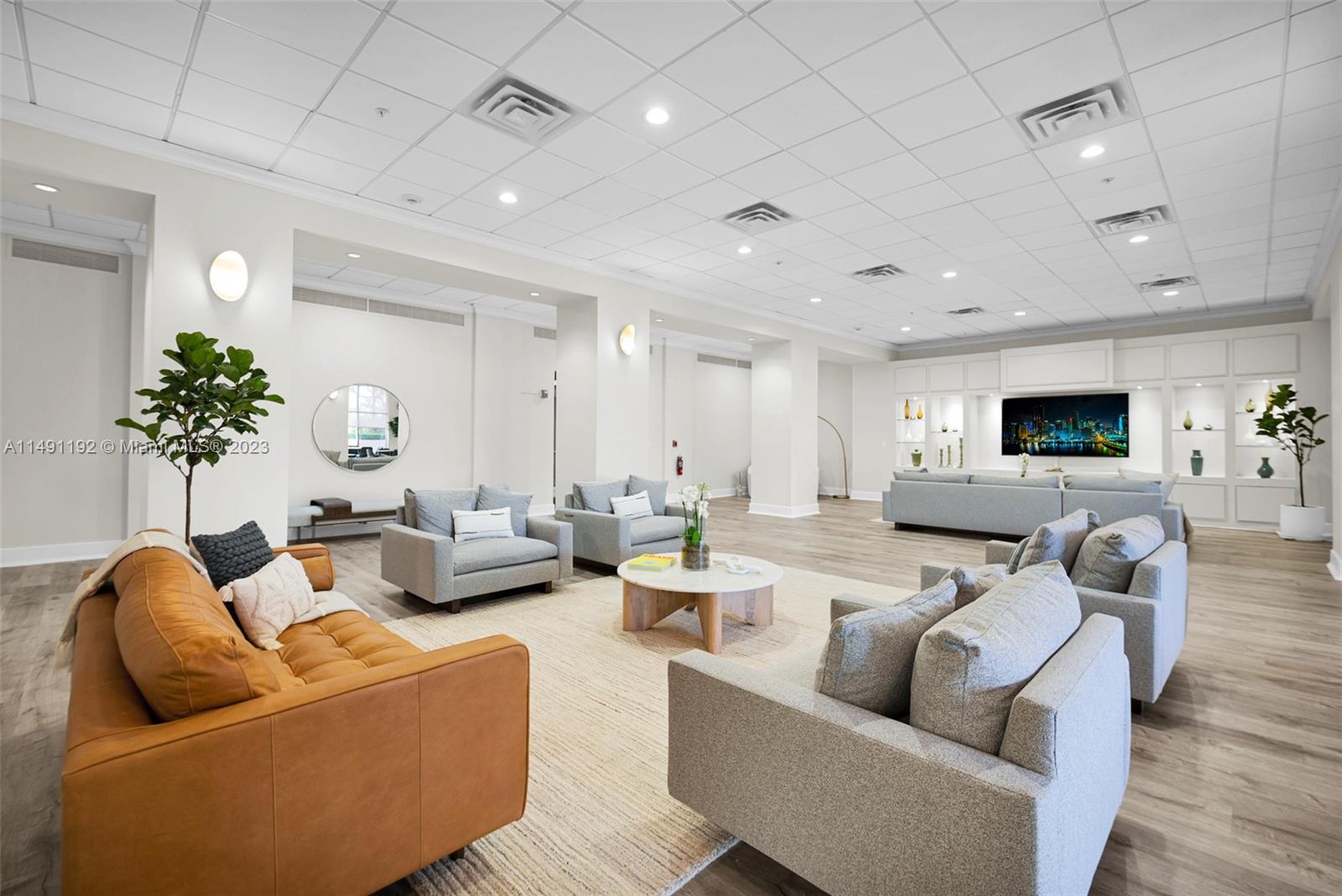 5600 CONDO - Residential