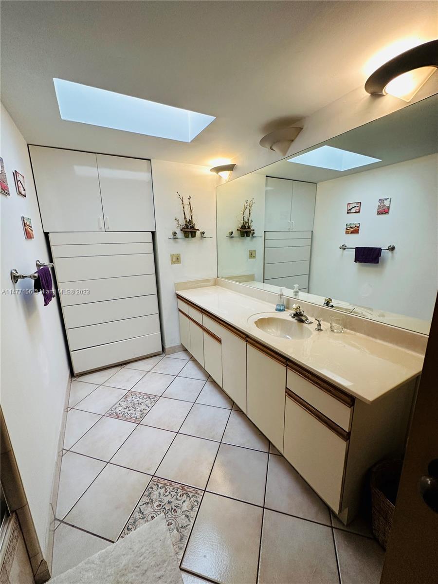 HIDDEN OAKS - Residential Lease