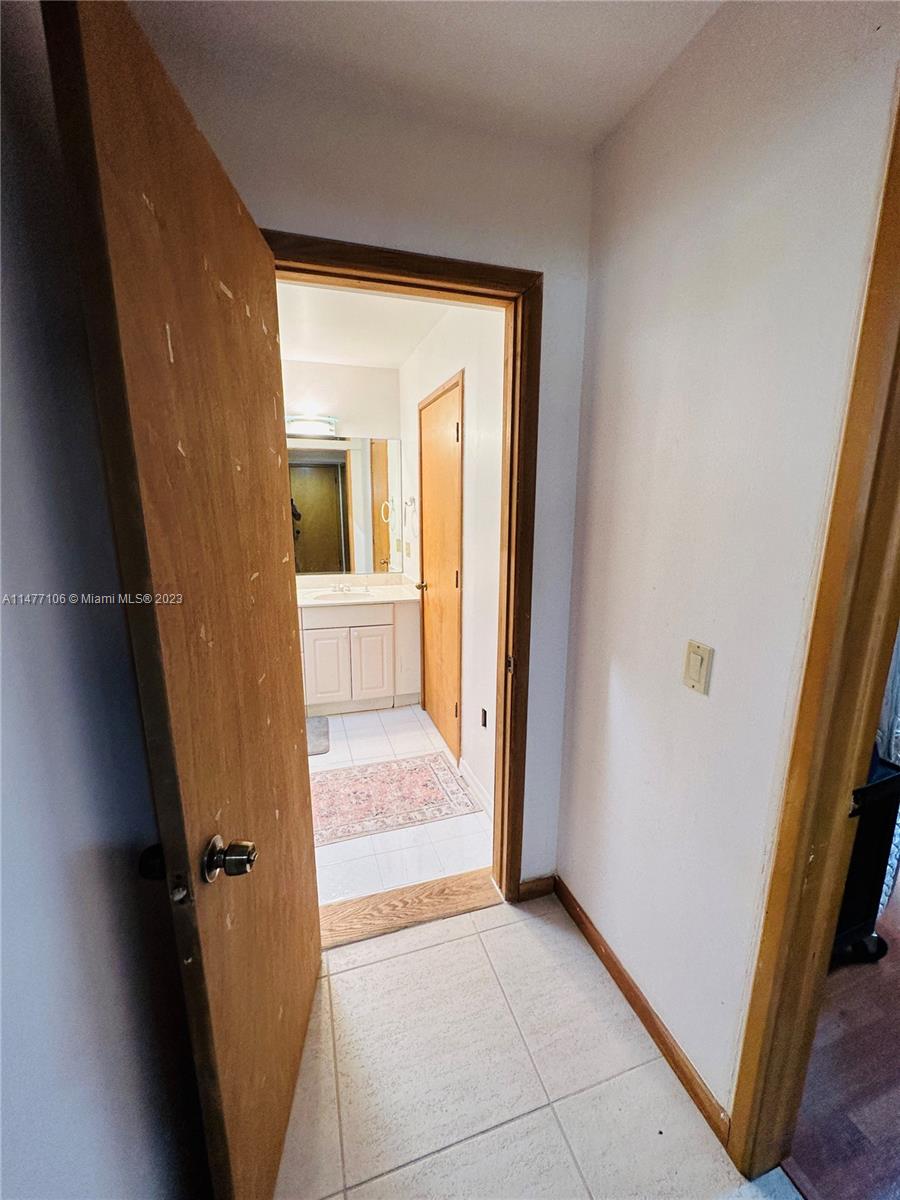 HIDDEN OAKS - Residential Lease