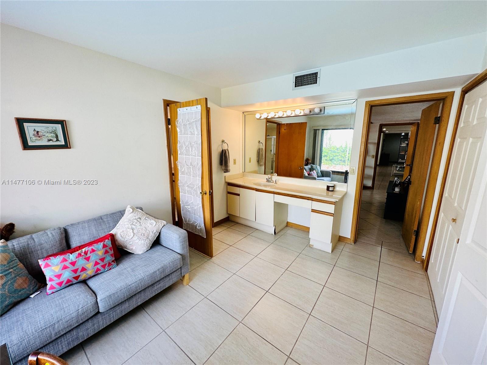 HIDDEN OAKS - Residential Lease