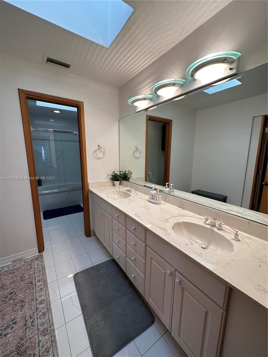 HIDDEN OAKS - Residential Lease