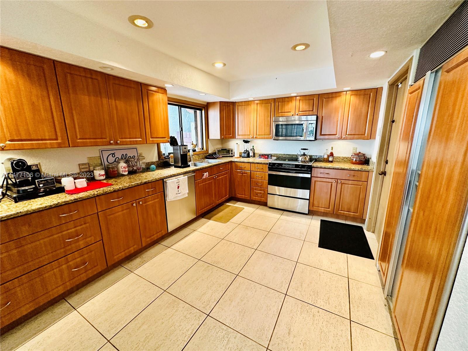 HIDDEN OAKS - Residential Lease