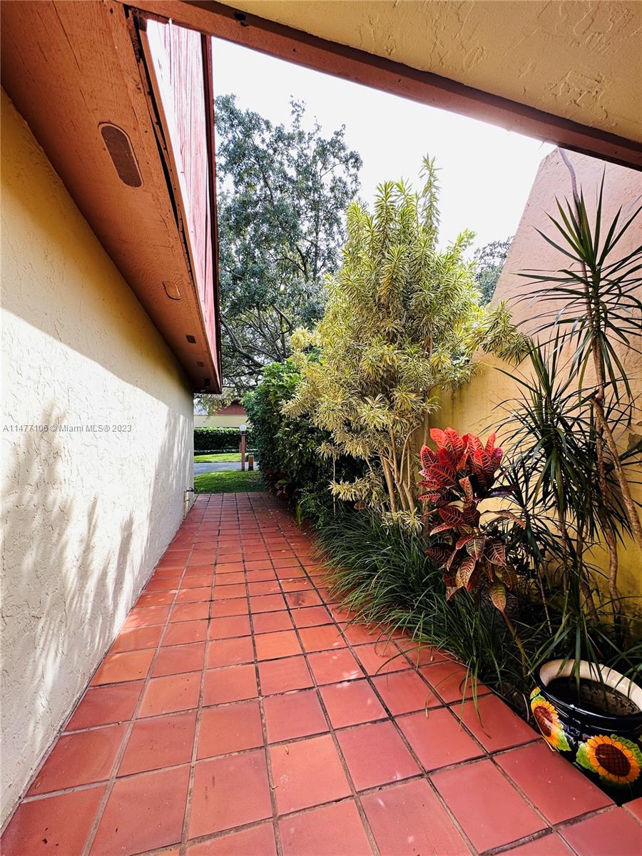 HIDDEN OAKS - Residential Lease