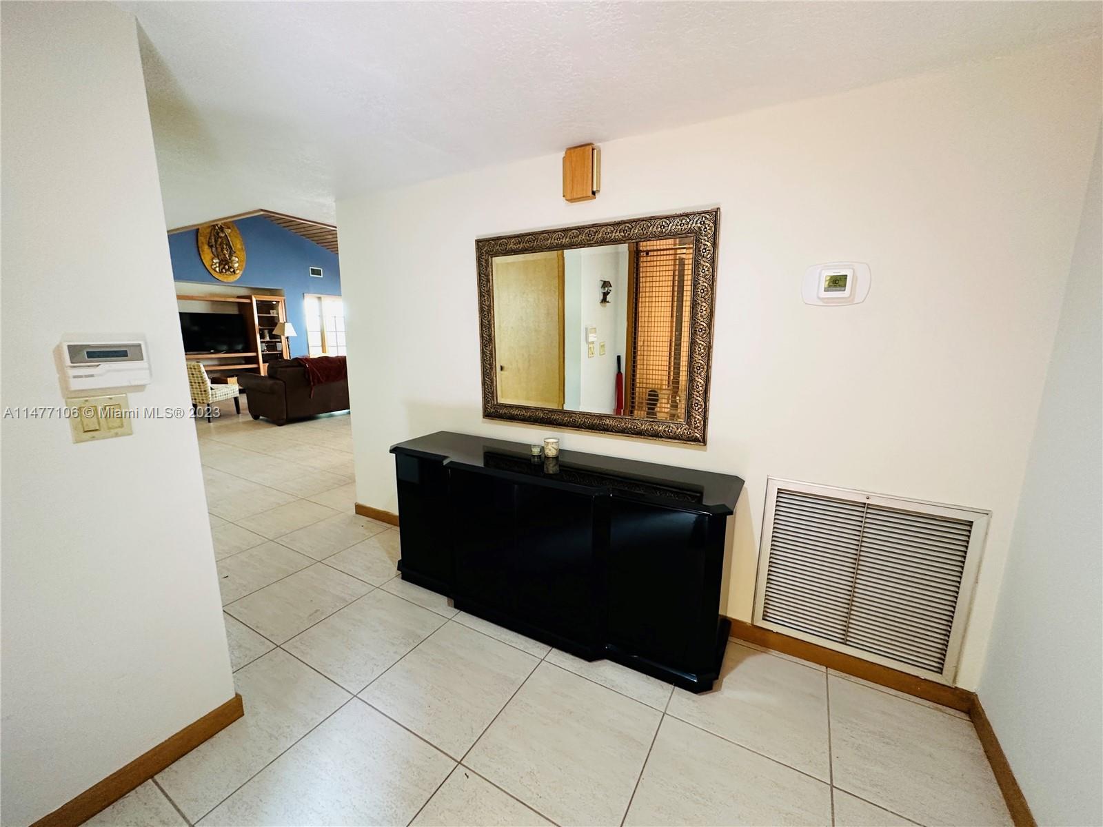 HIDDEN OAKS - Residential Lease